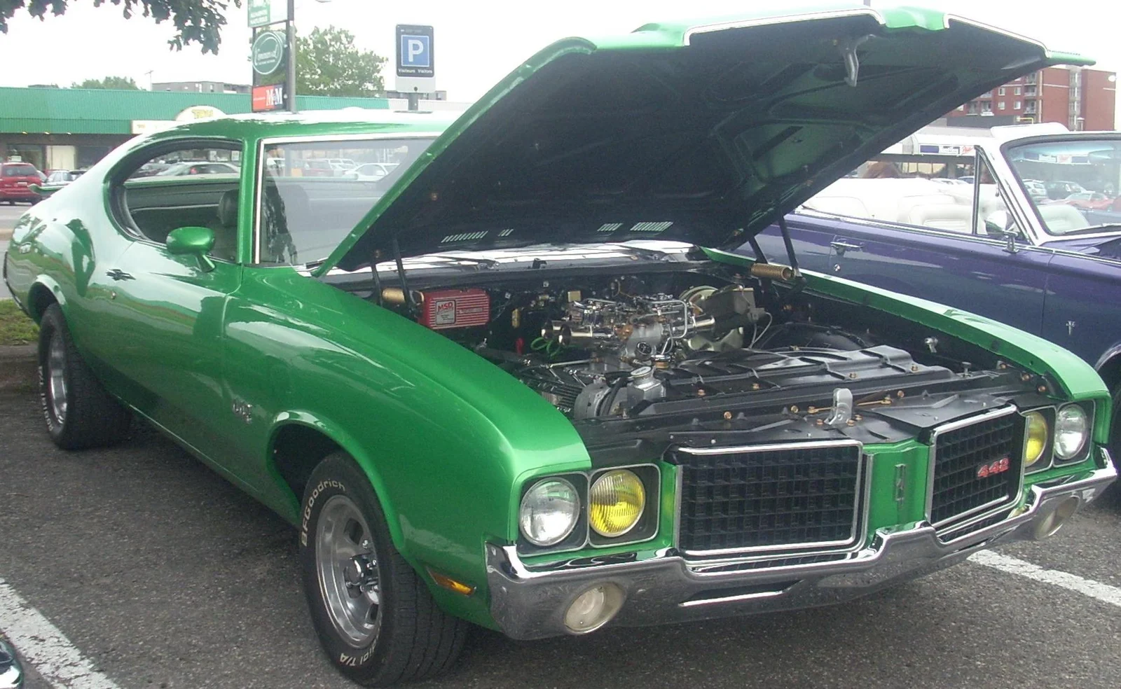 1972 Oldsmobile Cutlass 442 at a classic car show
